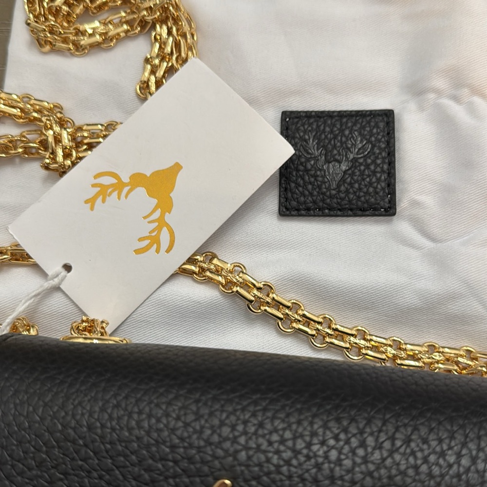 Taxidermy 100 💯 original Black Leather Crossbody Bag with Gold Accent - Picture 2 of 6